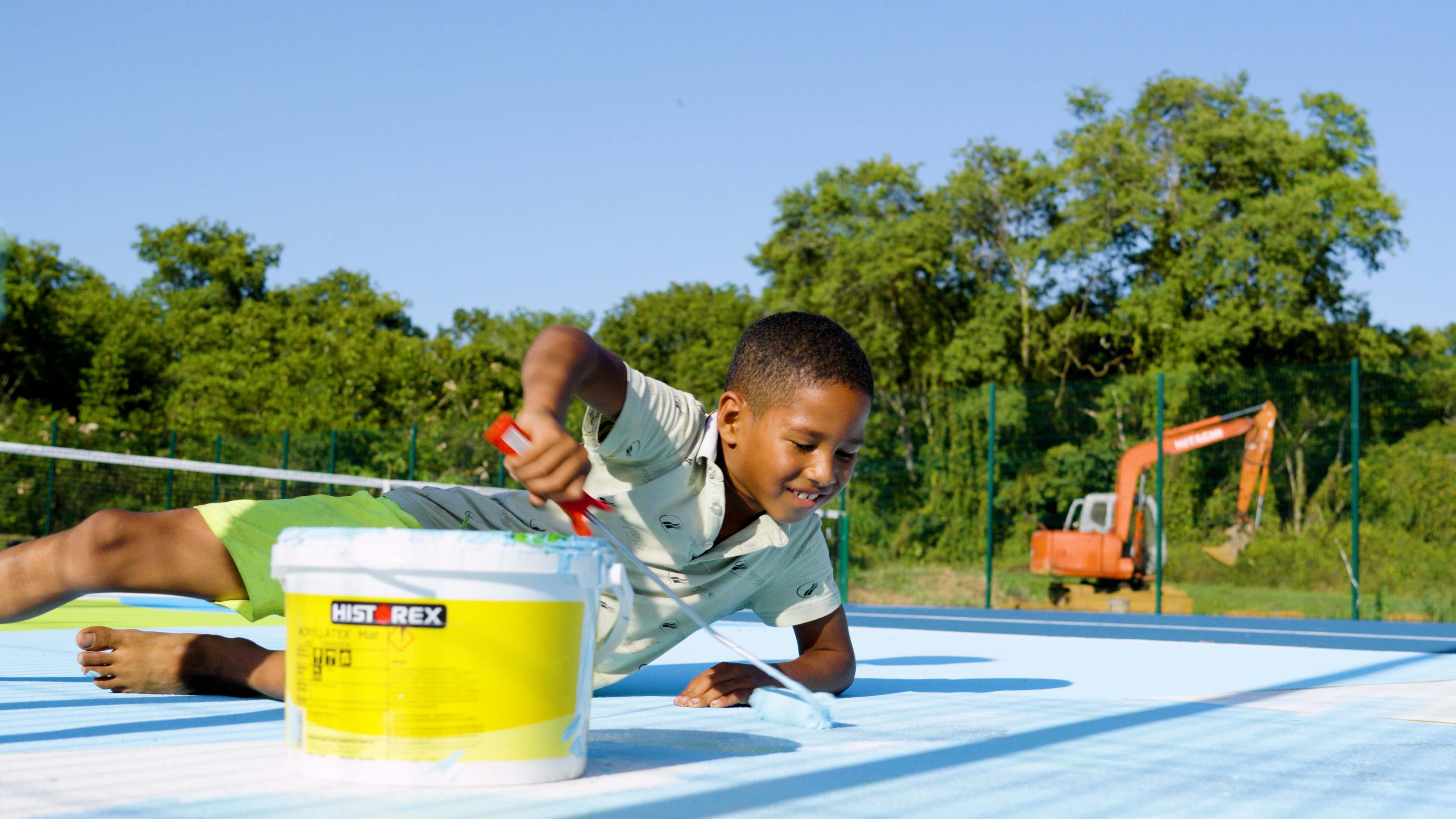 artwork in commewijne being painted