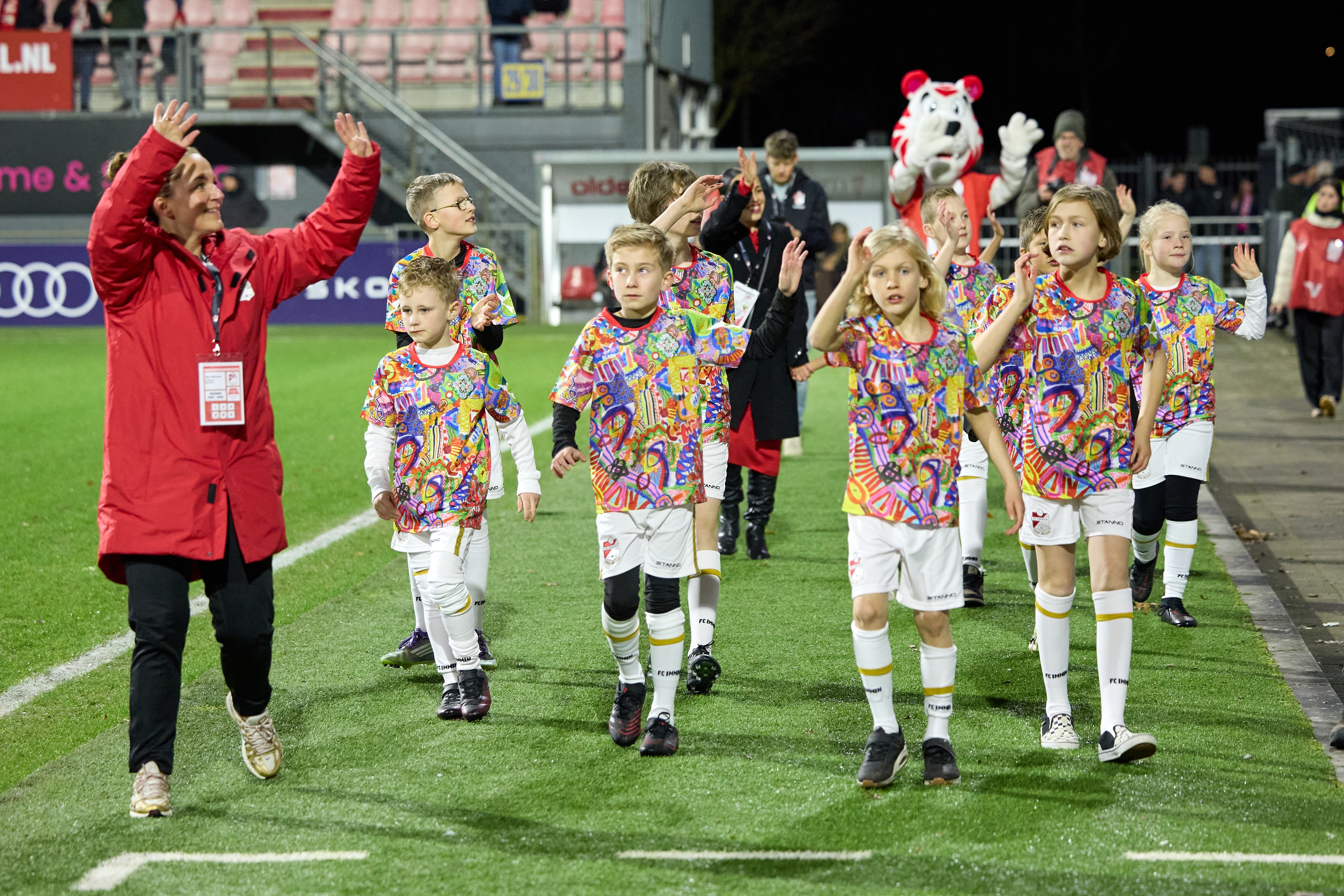 Kids wearing the Ter Apel Spirit shirt at the line-up