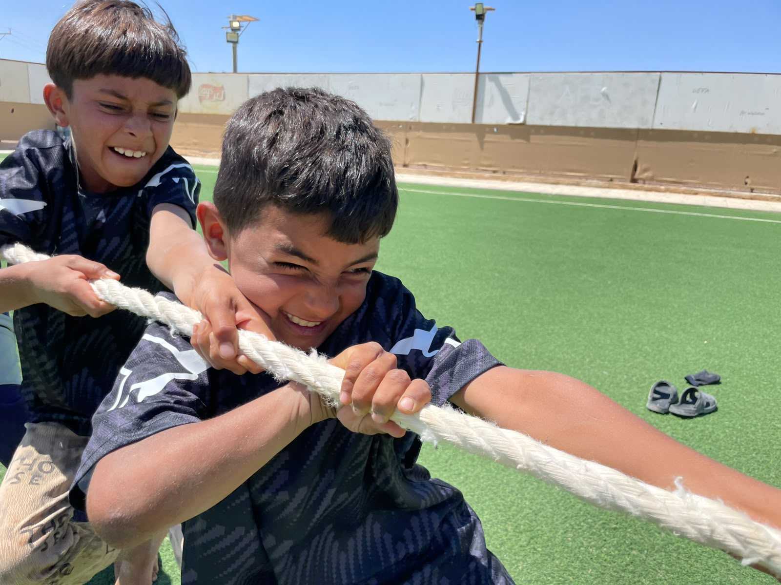 rope-pulling-boys